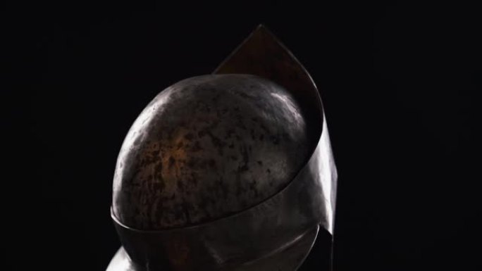 古代铁制斯巴达头盔。