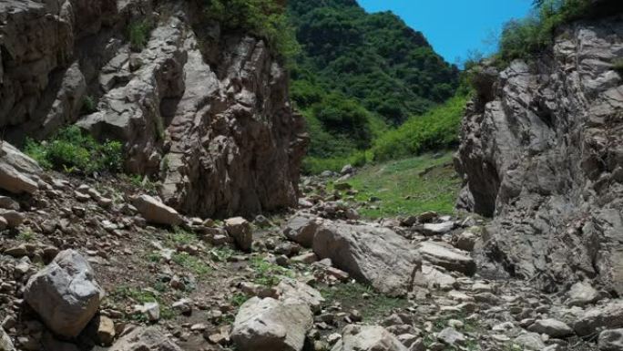 晴朗天空中的山谷大气山河绿水青山山河大地