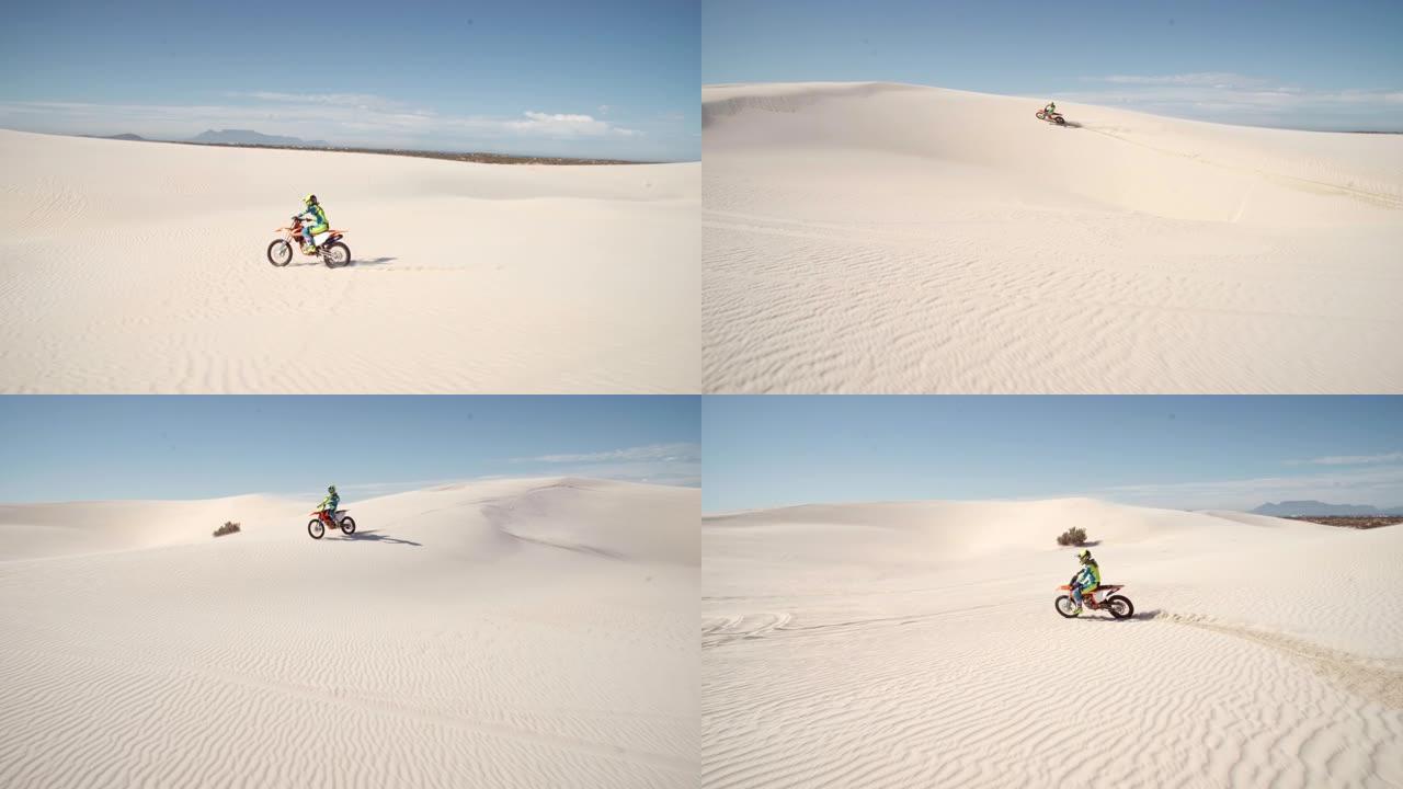 污垢骑自行车的人在沙丘上快速行驶