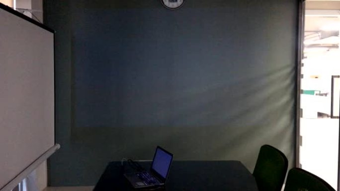 会议室计算机测试中的屏幕