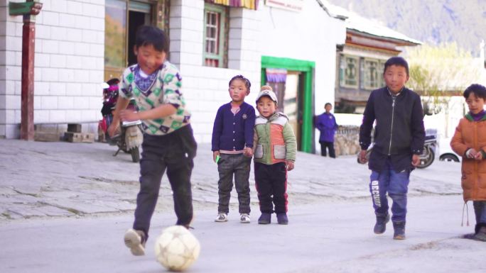 体育教育启蒙 农村儿童 儿童奔跑
