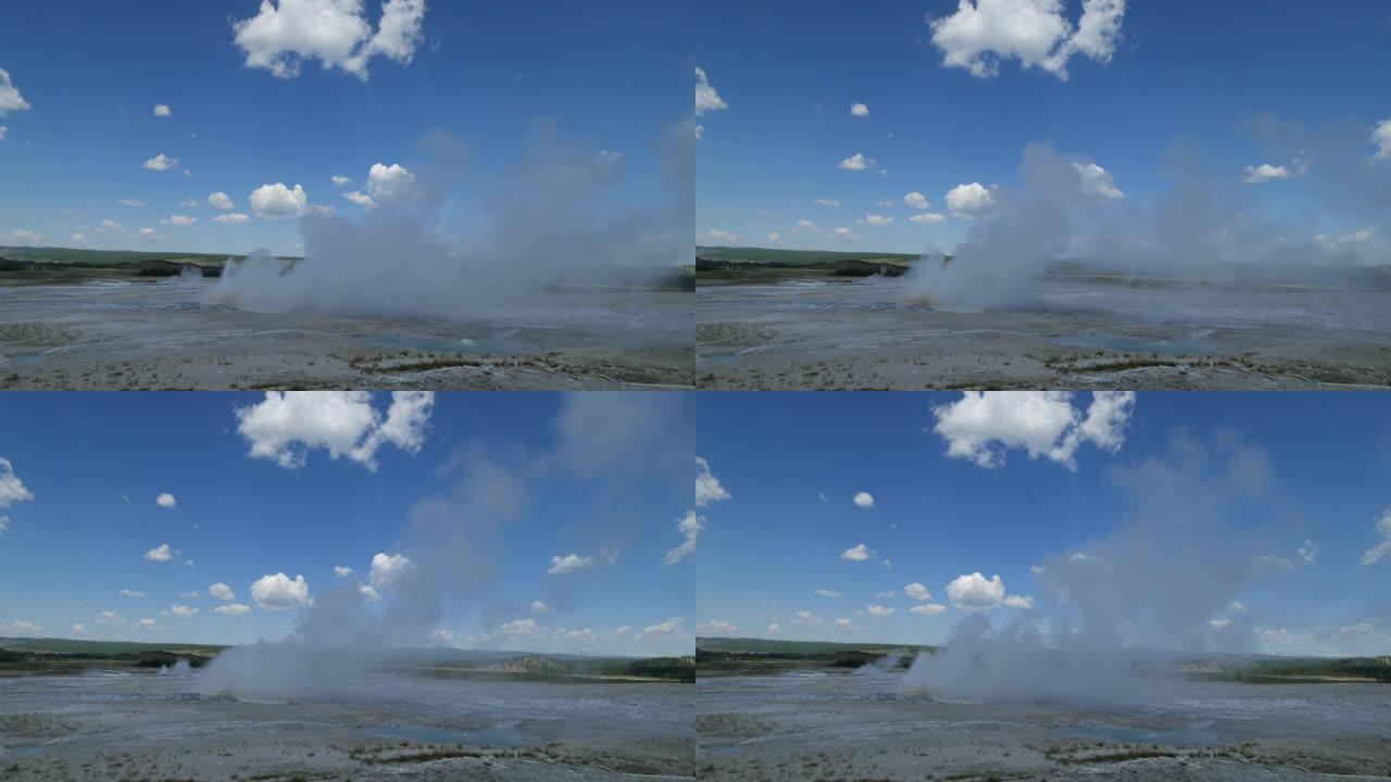 黄石国家公园下盆地间歇泉喷发时，从Clepsydra间歇泉喷出的蒸汽的风景。