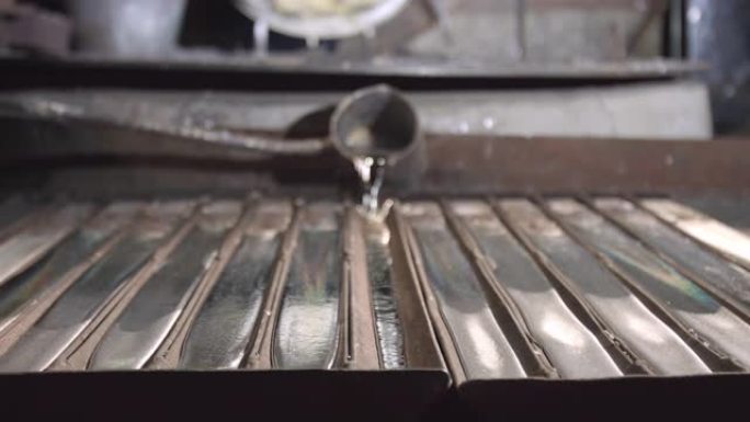Pouring the liquid metal into the solder bar mold