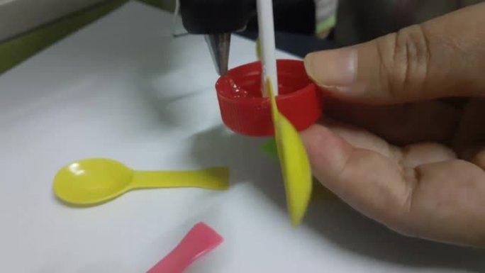 手工DIY水轮机玩具的镜头