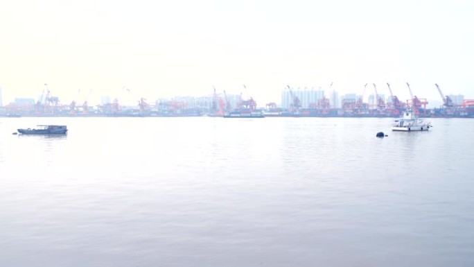河上的商业码头海港港口海岸