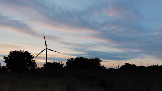 Wind Turbine with Clouds剪影