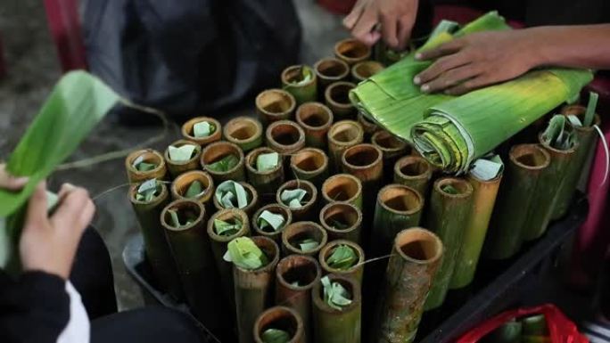 典型的亚洲食物——“Lemang”(芭蕉叶包竹蒸糯米)