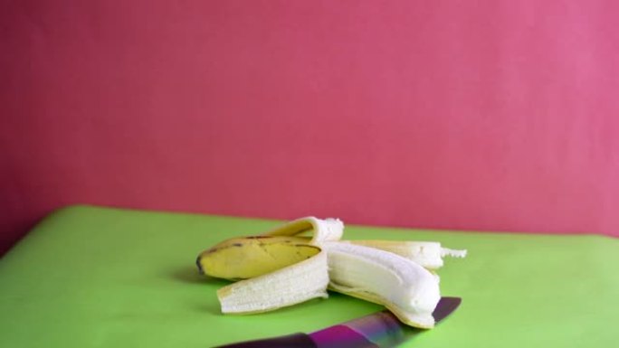 切碎香蕉彩色背景