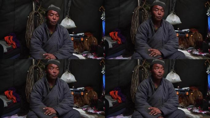 戴着帐篷的蒙古人的肖像