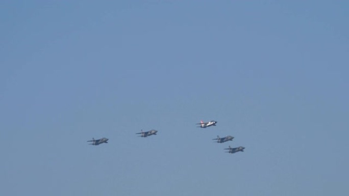 塞尔维亚空军编队的五架Soko J-22 Orao地面攻击机