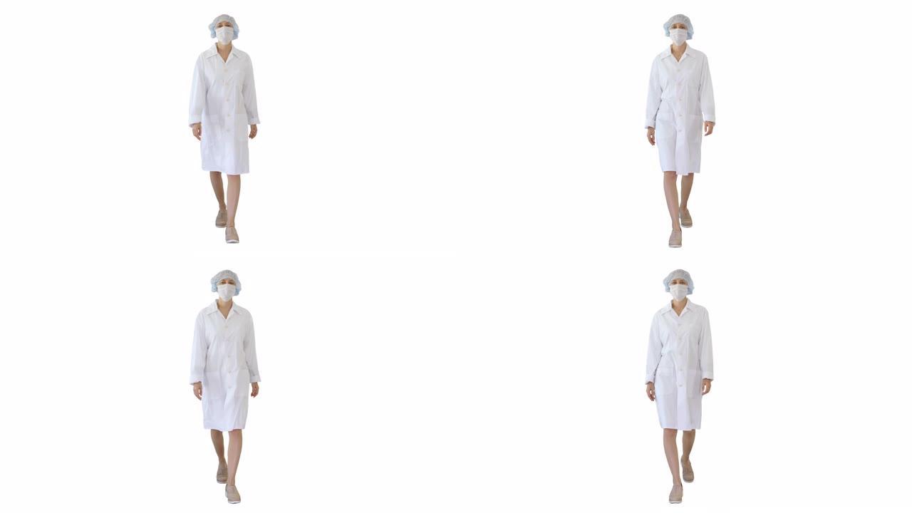 白色背景上戴着外科口罩的步行女医生