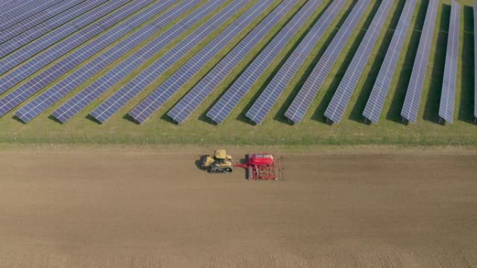 与传统耕地相邻的新时代太阳能农场