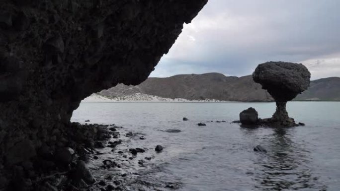 巴兰德拉海滩蘑菇石