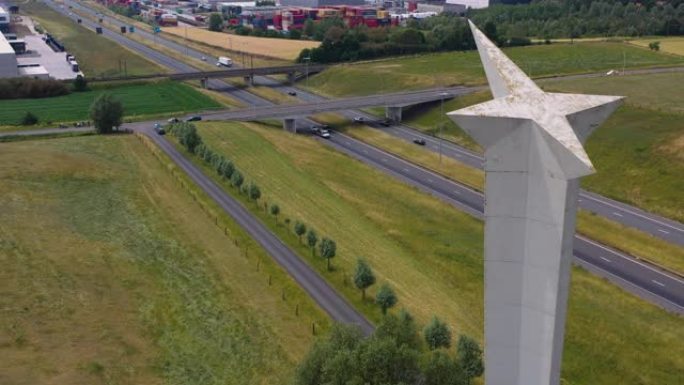比利时高速公路旁的白色石碑鸟瞰图