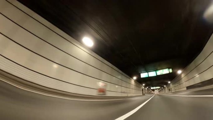 在高速公路上行驶/超广角