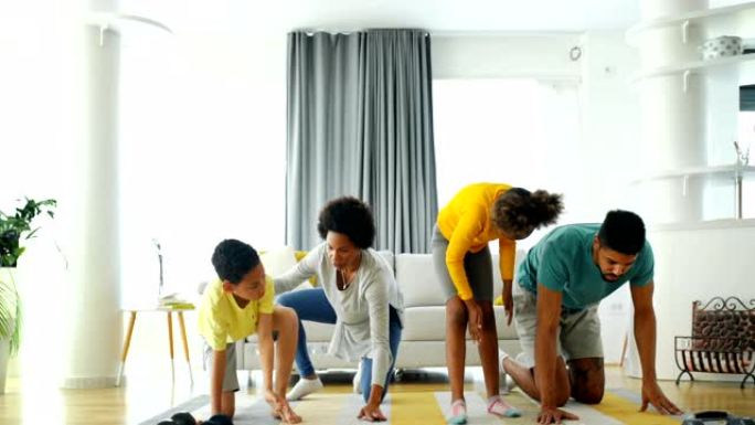 家庭在家锻炼瑜伽视频素材一家人非洲人