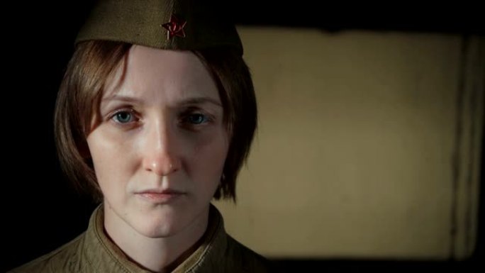 一名年轻女子身穿苏联红军制服，悲痛不已