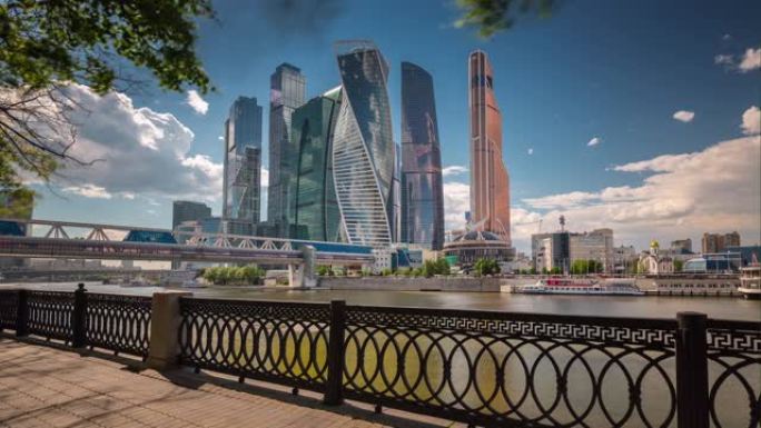 夏季晴天莫斯科现代城河畔湾全景4k延时俄罗斯