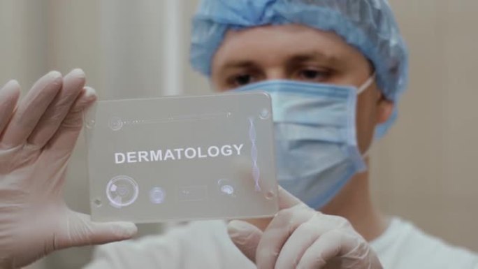 医生使用带有文本皮肤病学的平板电脑