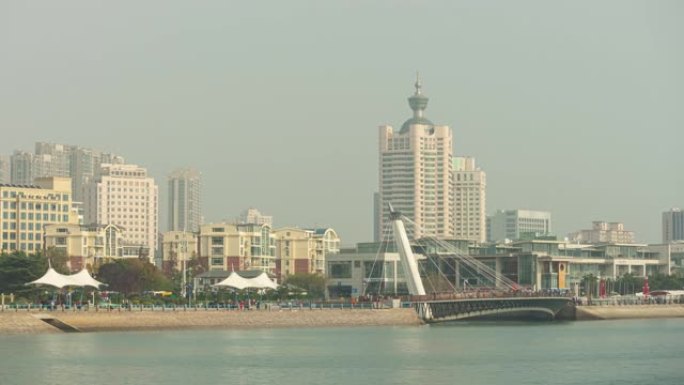 晴天青岛著名奥运拥挤海湾大桥全景延时4k中国