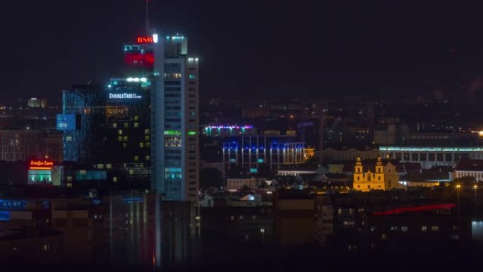 夜间照明明斯克市中心屋顶全景4k延时白俄罗斯