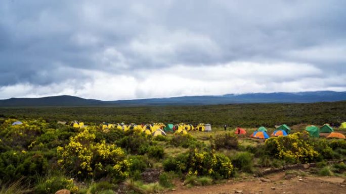 在乞力马扎罗山基地露营的帐篷。