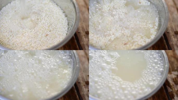 将米饭浸泡在水中做饭。