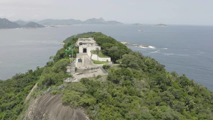 里约热内卢山顶上的一座旧军队堡垒的鸟瞰图