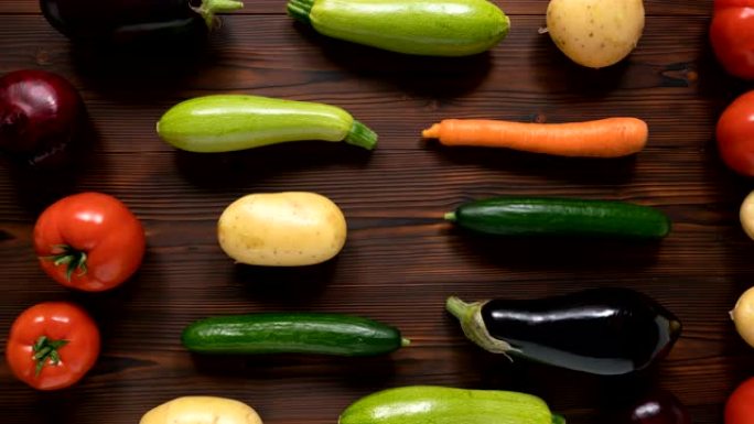 在厨房桌子上移动蔬菜，收获背景