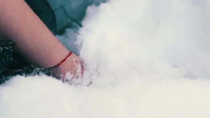 玩黑凤女人的手抖雪特写