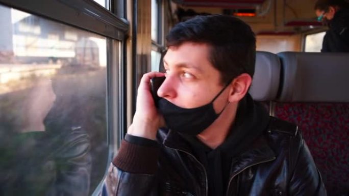 男子在耳边用电话公交列车进行对话对话者