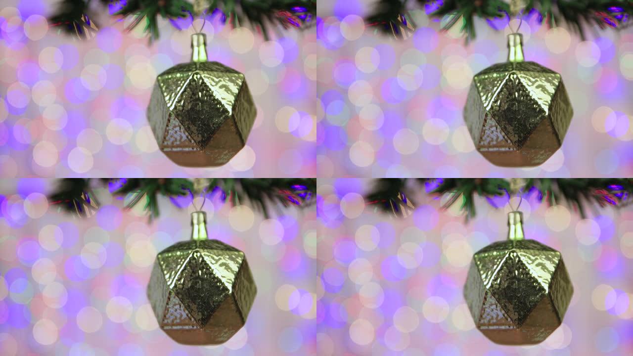 新年之夜，树枝上挂着菱形的玻璃球。