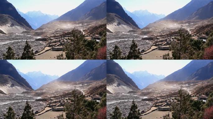 喜马拉雅山尼泊尔昆布地区Thame附近的小夏尔巴人村庄，位于稀疏干燥的山谷中，周围是崎mountai