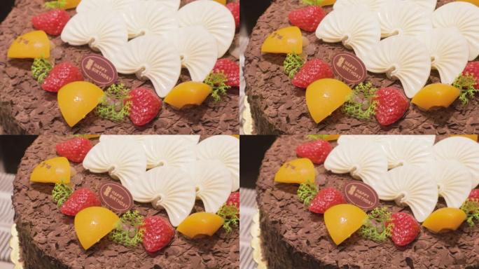 生日蛋糕巧克力搭配草莓水果甜点装饰