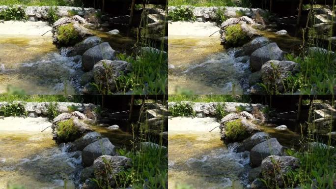 令人惊叹的，宏伟的，快速的，石质山野河在茂密的绿色森林中奔跑。迷人的自然景观。疯狂，快速的水流带有泡