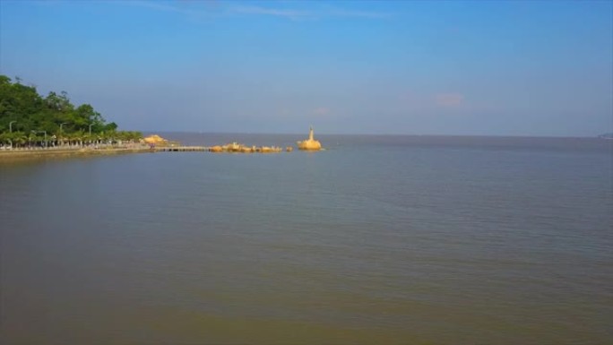 珠海市晴天著名渔女纪念碑海滩空中全景4k中国
