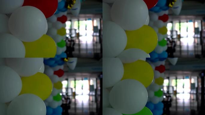 在庆典大厅的彩色气球上关闭。主题在左边。