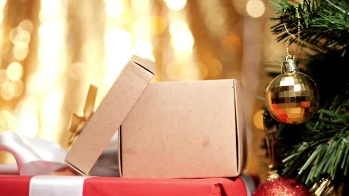打开带有圣诞灯背景的礼品盒。
