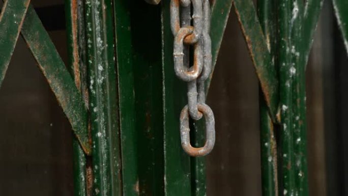 链条和挂锁旧金属门关闭业务