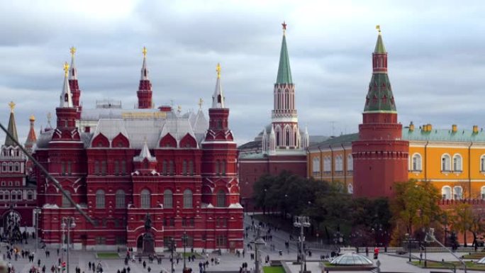莫斯科红场与国家历史博物馆和克里姆林宫。