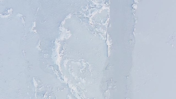 极端融化季节的概念导致南极极地沙漠的生态系统变化。冰沙漠。极地沙漠，厚厚的冰盖。白雪皑皑的抽象。