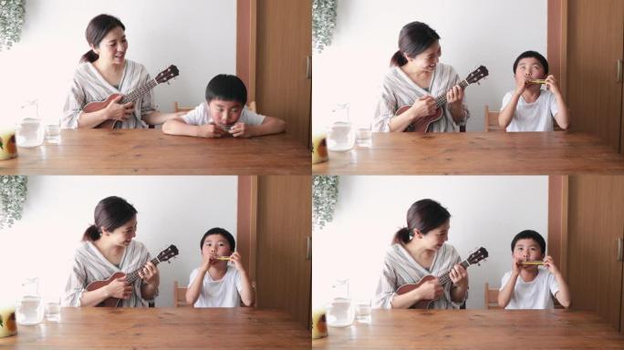 母子在家演奏音乐亲子家庭时光亲密