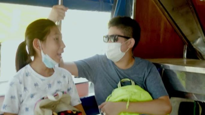 快乐的亚洲儿童乘小巴在华欣镇旅行，孩子们在旅途中有新的体验，生活方式理念。
