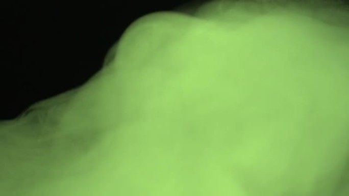黑色背景上的抽象绿色蒸汽雾。气态的有毒烟雾。试剂的化学反应。运动中的毒素和有毒物质。气态物质的沸腾。