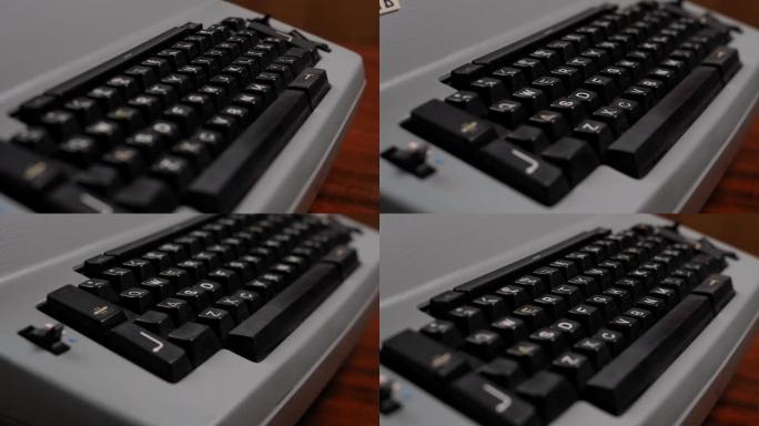 桌子上老式电脑键盘的特写镜头。