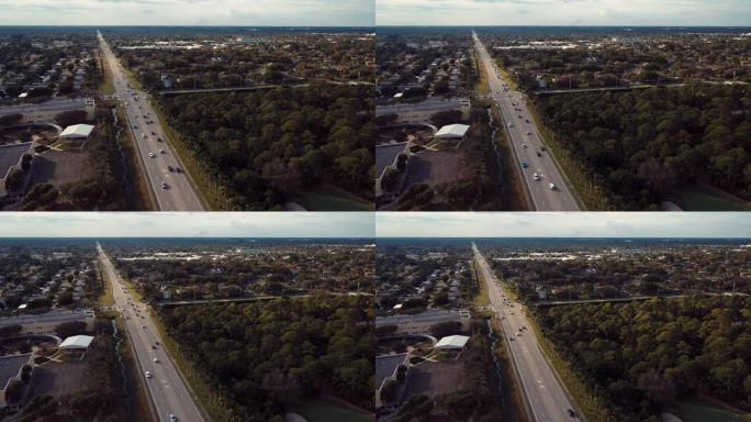 2021年1月，在佛罗里达州中部西棕榈滩，汽车在城市街道上移动的航拍场景
