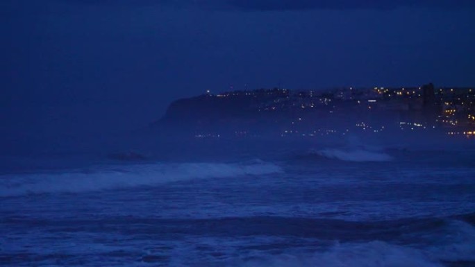 西班牙夜晚的海岸景观