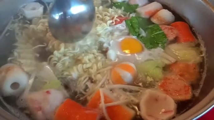 suki或sha锅火锅汽船，亚洲美食，韩国日本料理