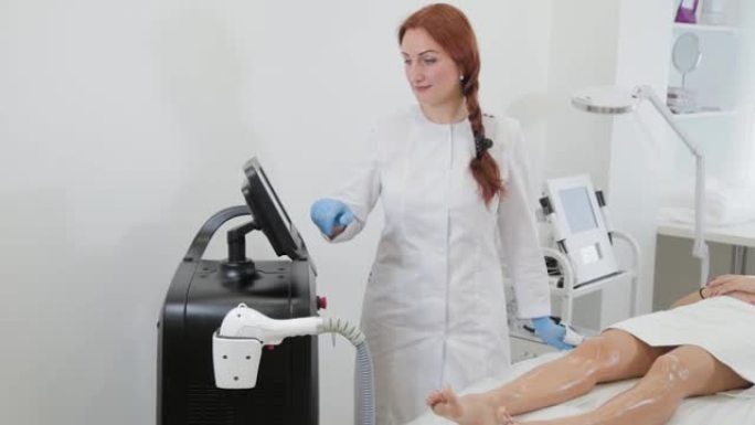 美容师戴手套的手在手术前打开激光设备，侧视图。概念美容中心，医疗诊所