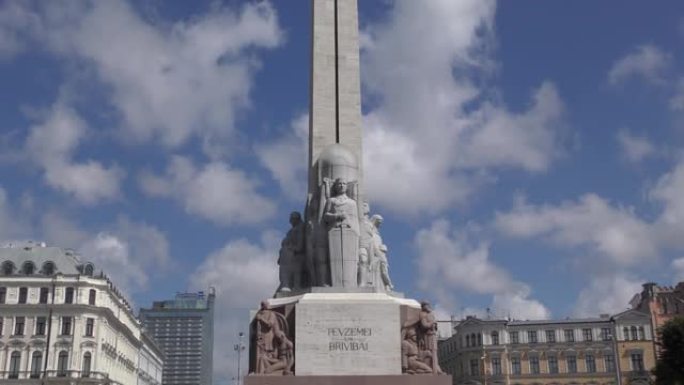 拉脱维亚里加广场的自由纪念碑。